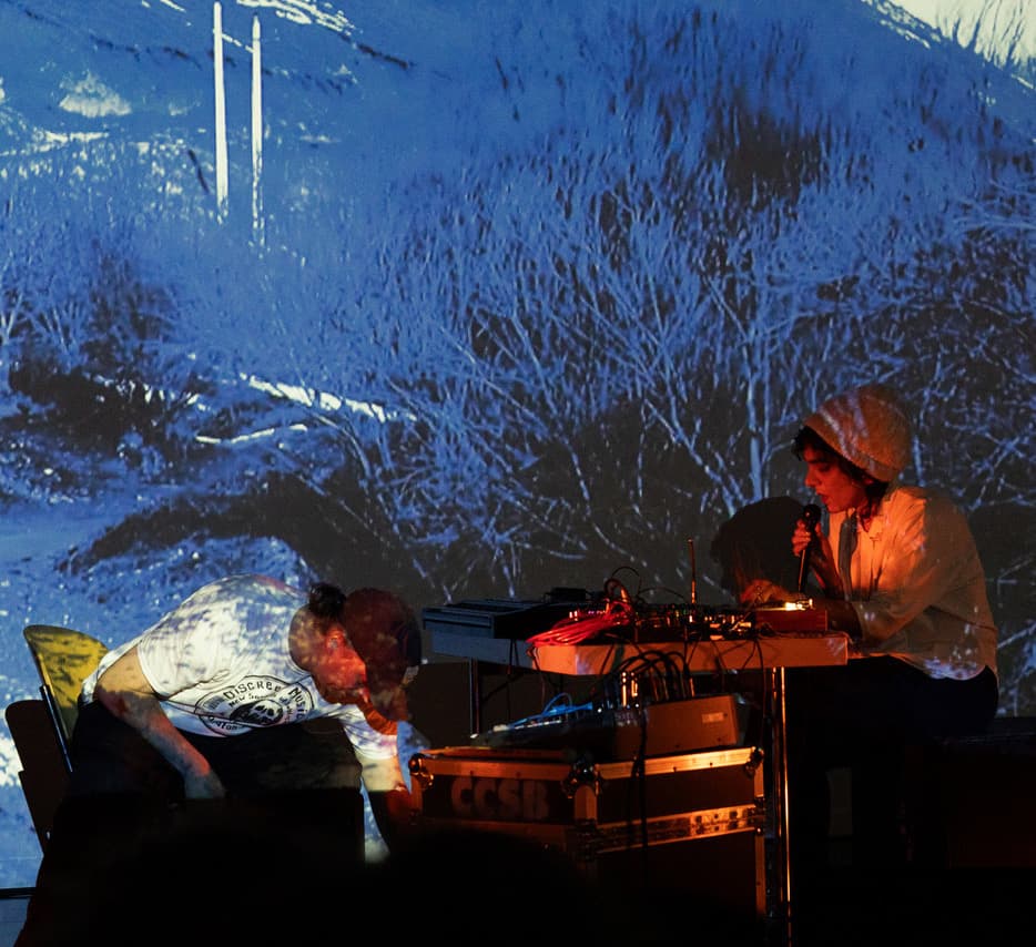 https://studio-twin-archive.ams3.cdn.digitaloceanspaces.com/websites/media/crossing-border/8C8A2275-b copy-1.jpg